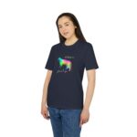 T-shirt bio unisexe avec motif de panthère coloré, création originale suisse – Caciome T-shirt bio bleu unisexe avec motif de panthère coloré, création originale suisse – Caciome
